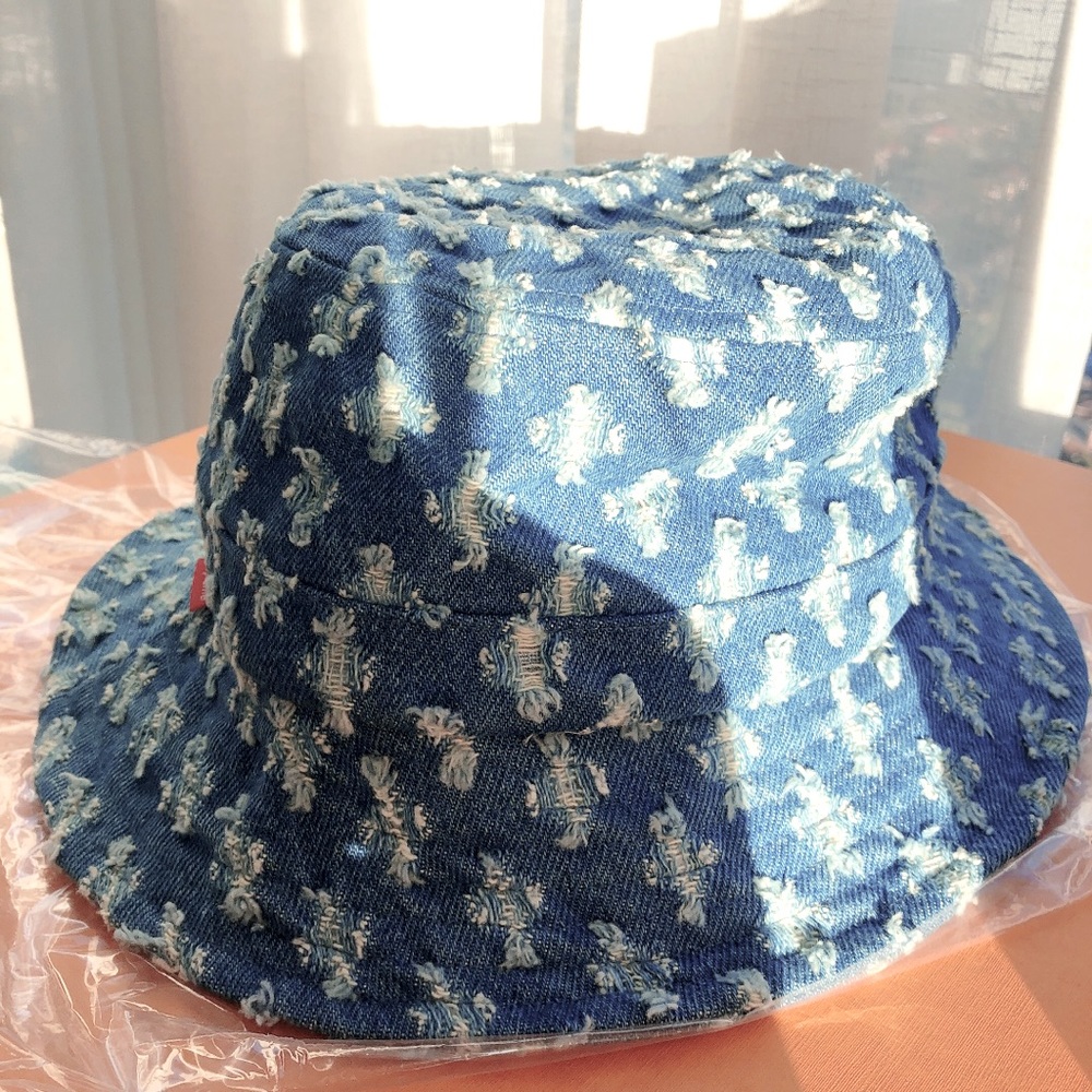 Brand New supreme bucket hat